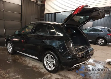 2018 Audi Q5 2.0T Premium/2.0T Tech Premium z USA, uszkodzony, nr VIN WA1ANAFY5J2072224